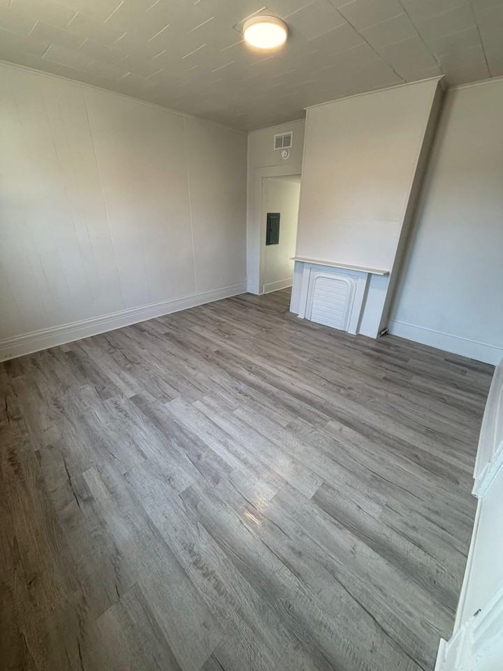 383 Mead St #1 - Photo 5 of 10