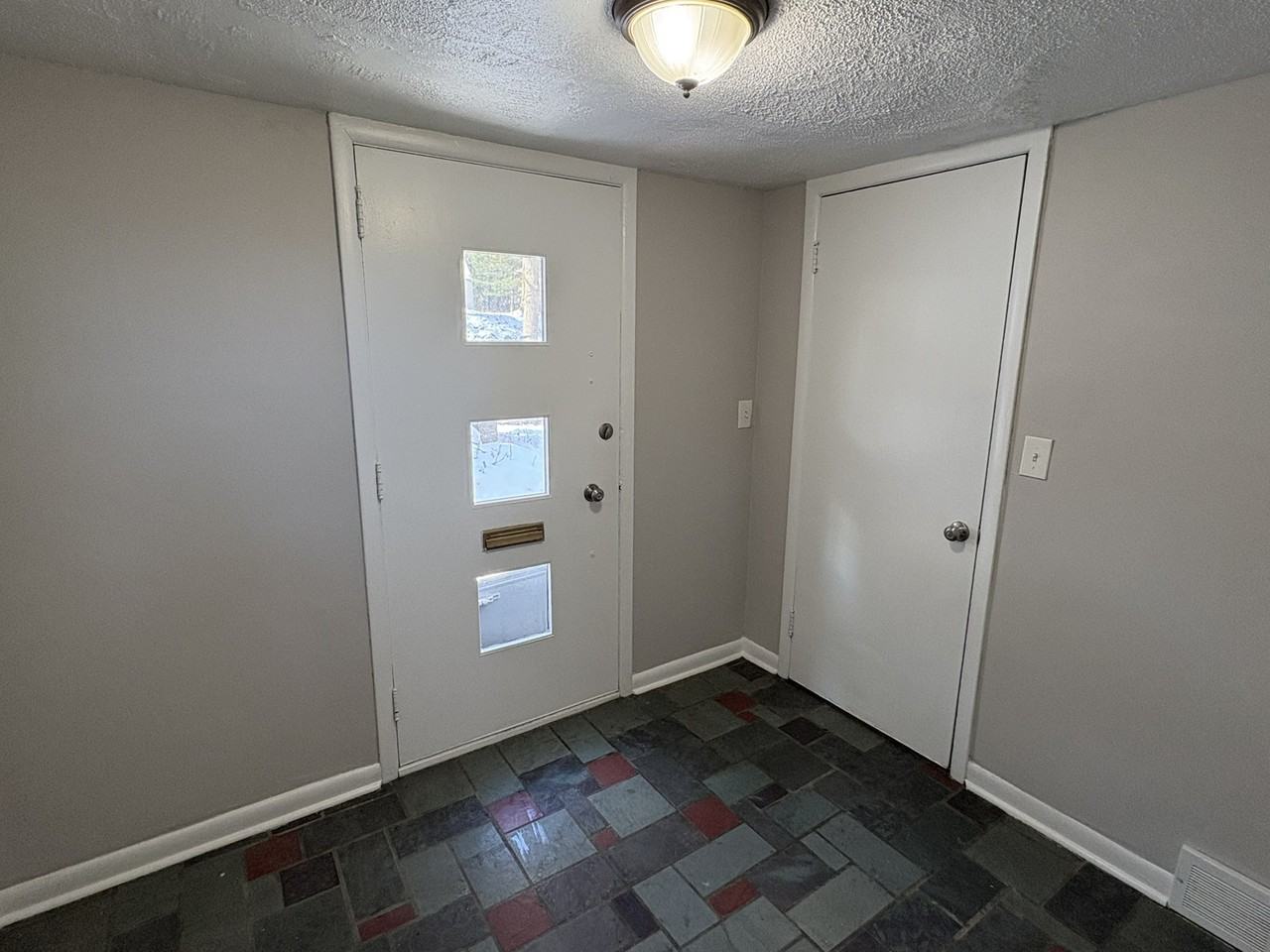 989 Keystone Dr #1 - Photo 3 of 37