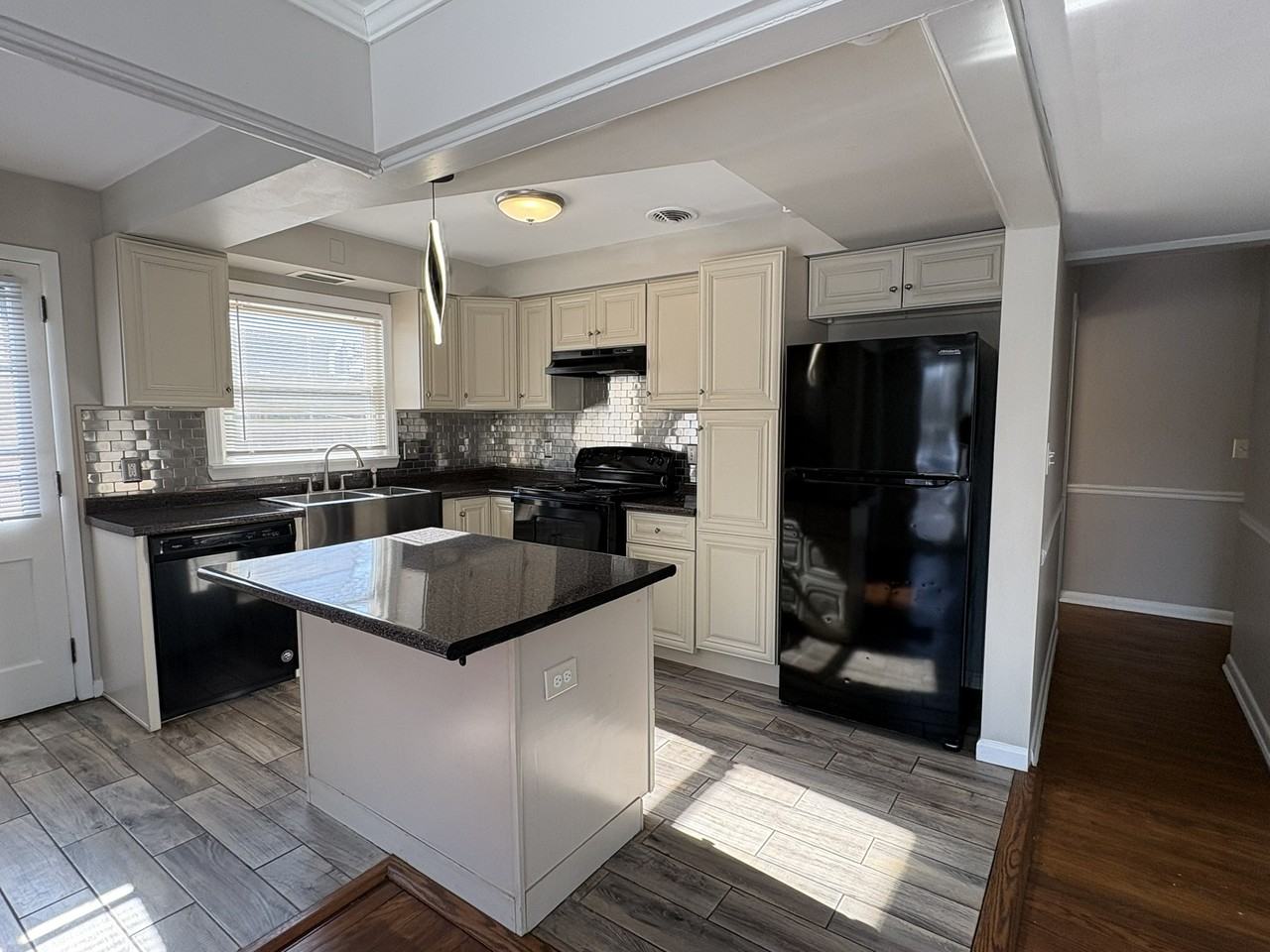 989 Keystone Dr #1 - Photo 4 of 37