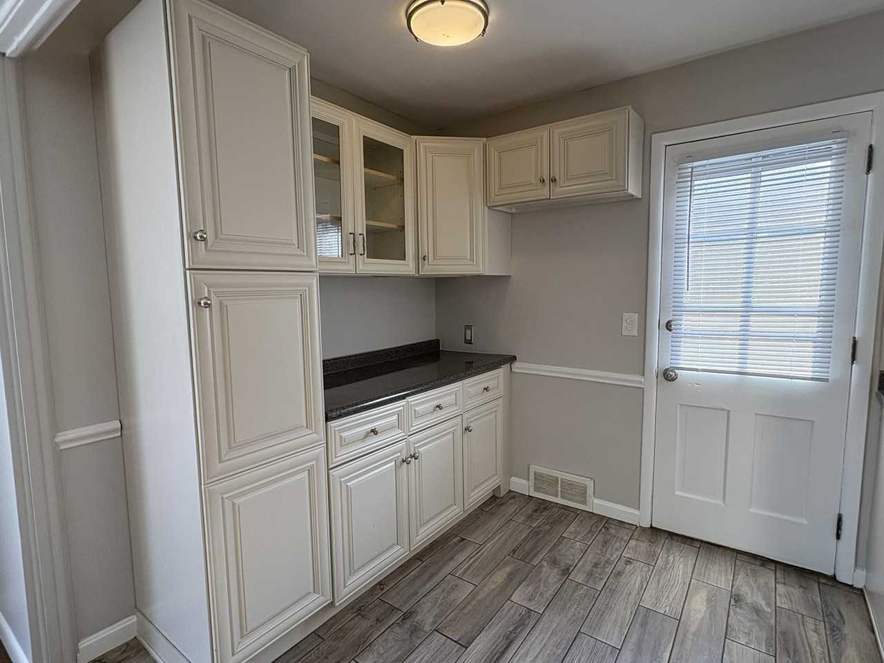 989 Keystone Dr #1 - Photo 5 of 37