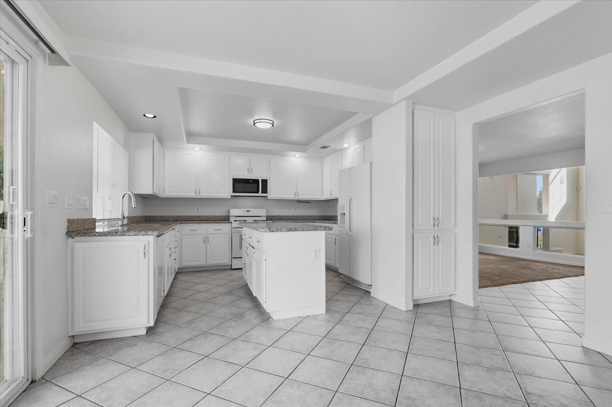 8228 Fawn Brook Ct #1 - Photo 4 of 25