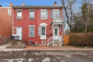 featured image of 415 Walnut St #1