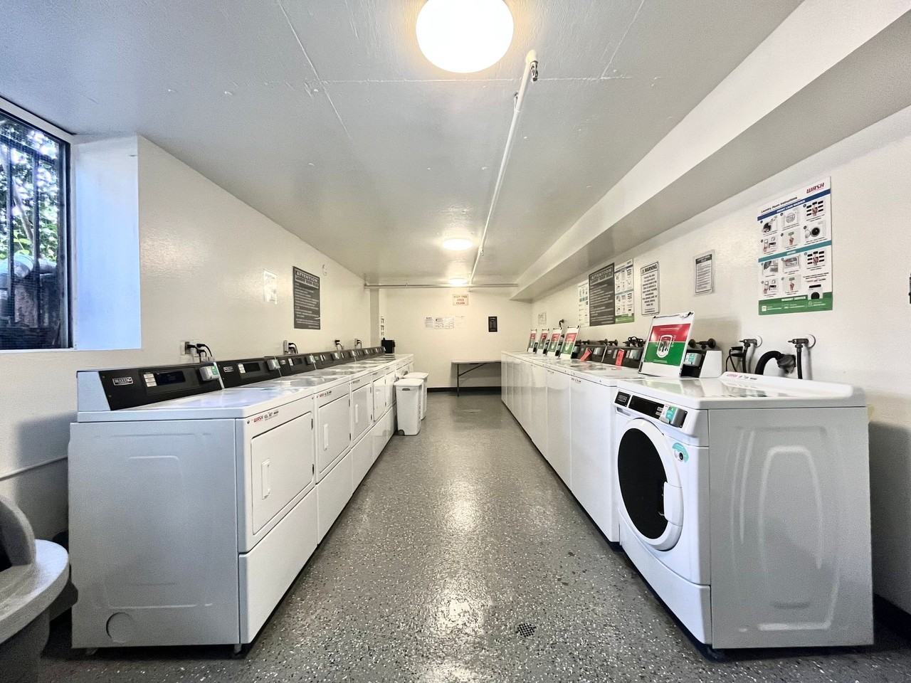 Perfectly situated 2 bedroom and 2 bathroom ! - Photo 4 of 4