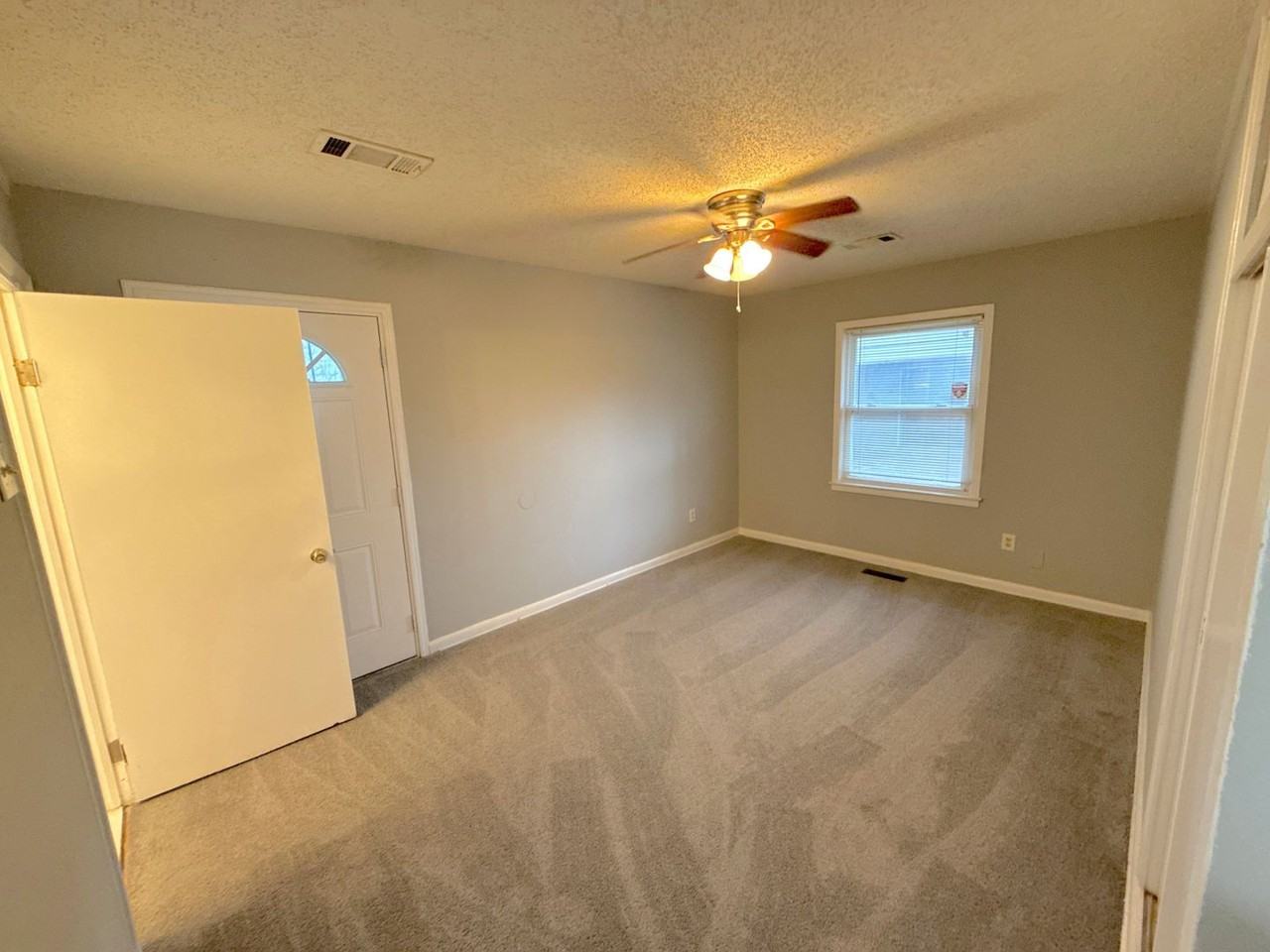 1497 Maxine St - Photo 5 of 14