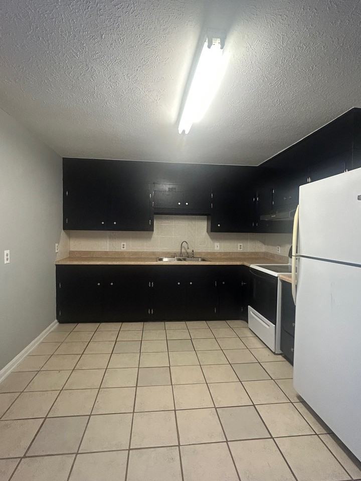 3005 Sawyer St #1 - Photo 2 of 7