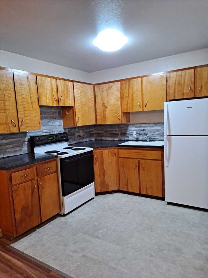 926 Knudsen 1640-1650 Moore Ave - Photo 2 of 16