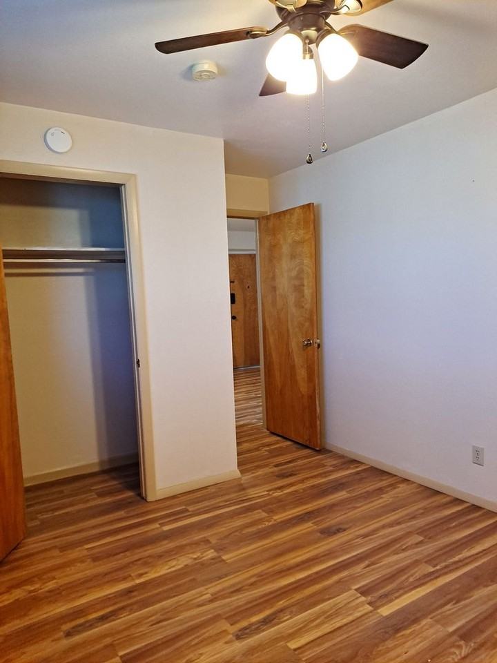 926 Knudsen 1640-1650 Moore Ave - Photo 5 of 16