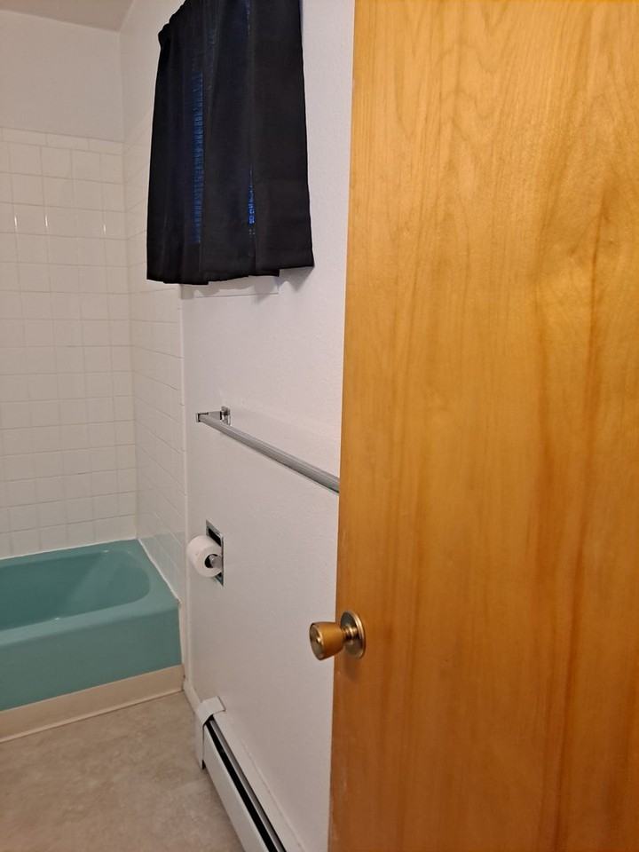 926 Knudsen 1640-1650 Moore Ave - Photo 7 of 16