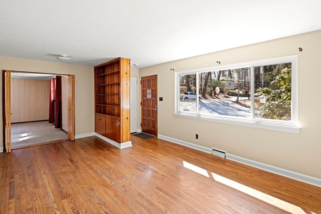 196 Morningside Dr - Photo 4 of 22