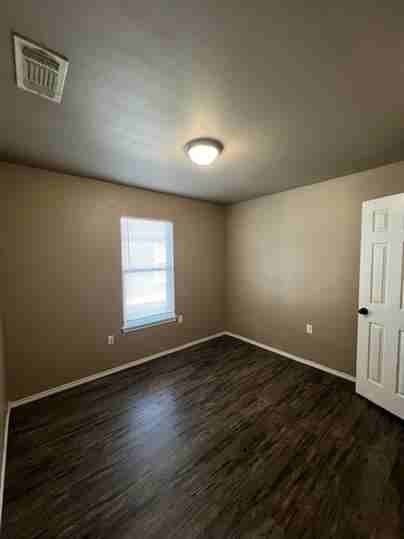 2815 E 2nd St #2 - Photo 6 of 8