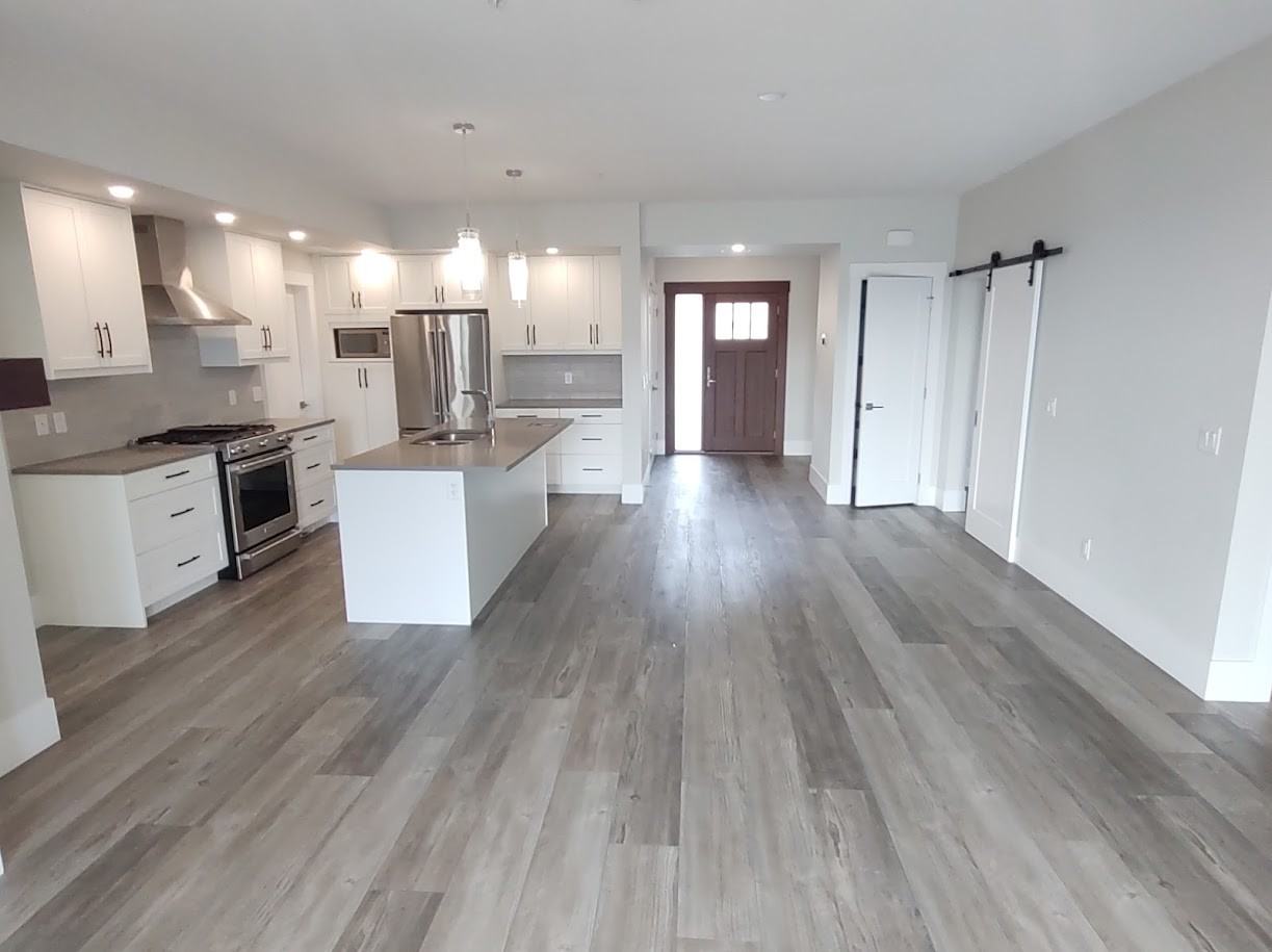 4000 230-4000 Redstone Crescent - 1 #1 - Photo 3 of 18