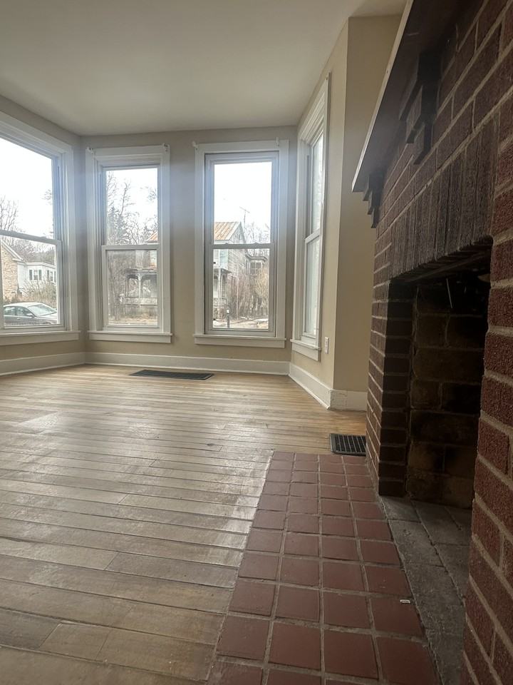 53 E Main St #53 - Photo 5 of 8