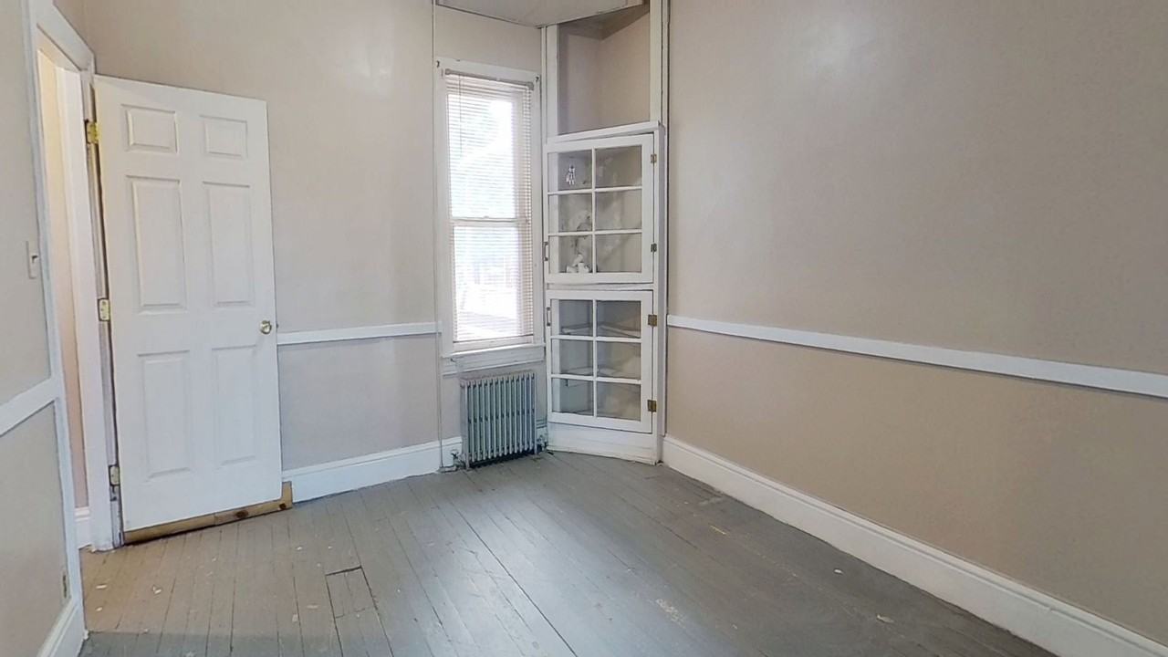 702 W Philadelphia St - Photo 5 of 11