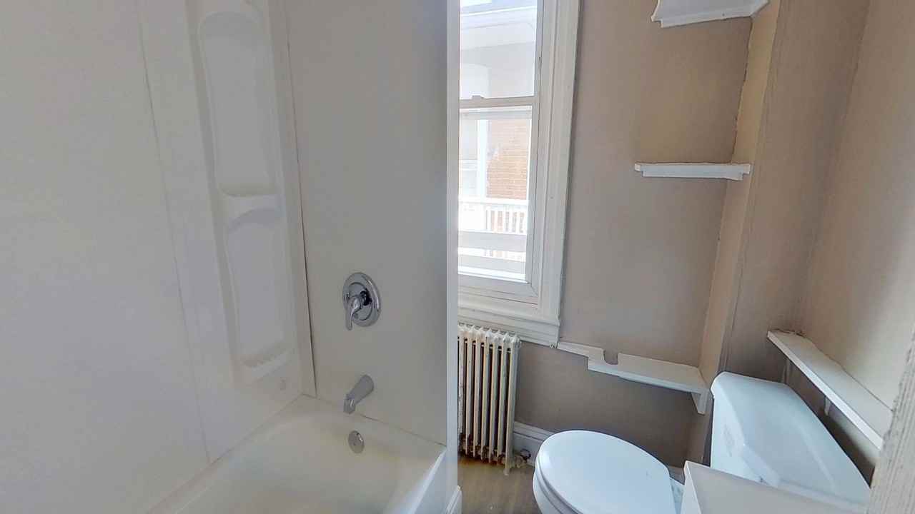 702 W Philadelphia St - Photo 7 of 11