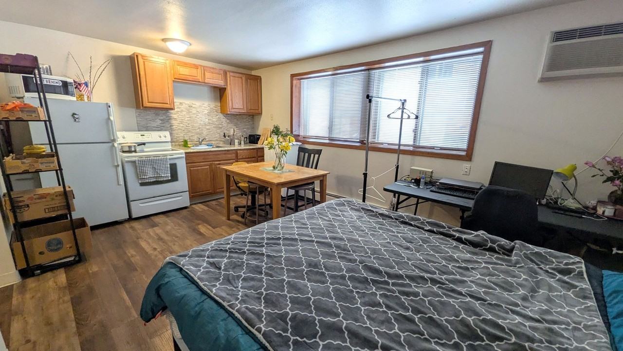 1108 8th Street SE - Photo 3 of 19