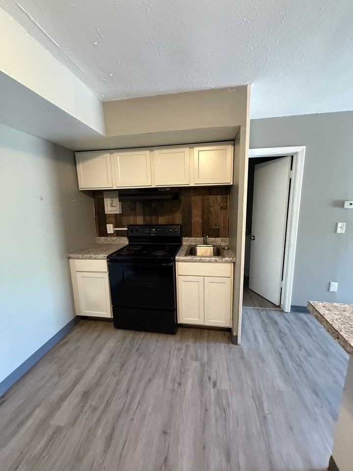 401 Smith StreetD9 #D9 - Photo 6 of 10