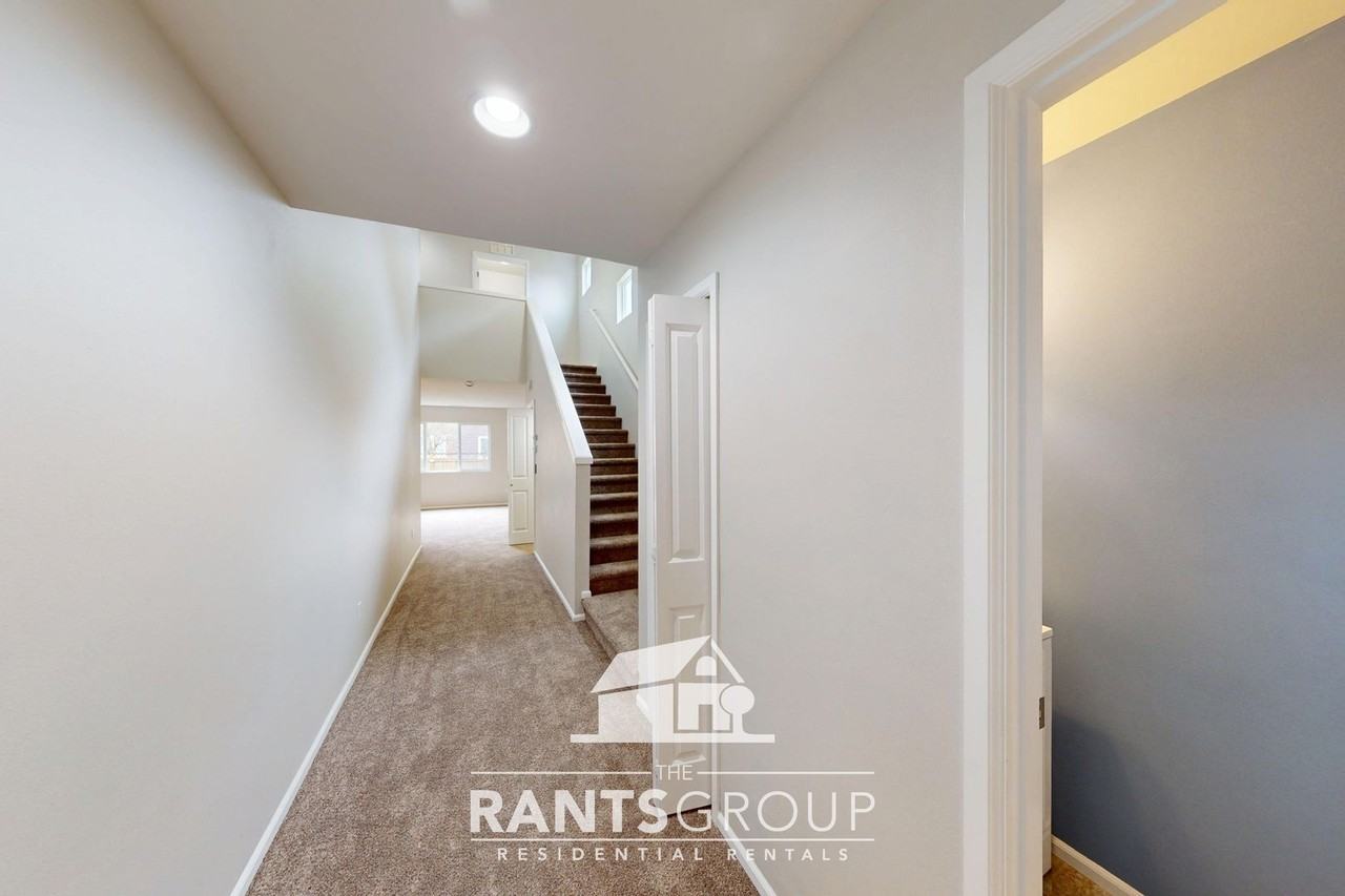 6733 Blade St Se - Photo 7 of 34