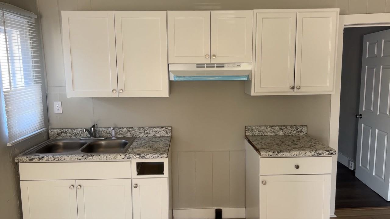 807 Rountree Ave Se #4 - Photo 5 of 11