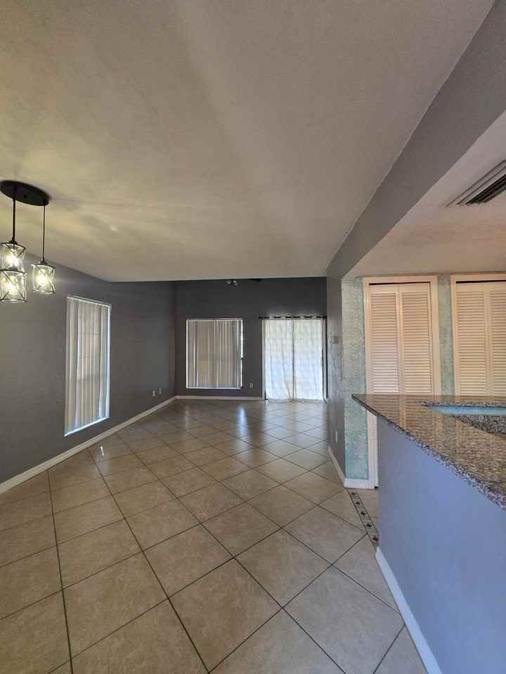 5855 Sw 8th Pl - Photo 6 of 31