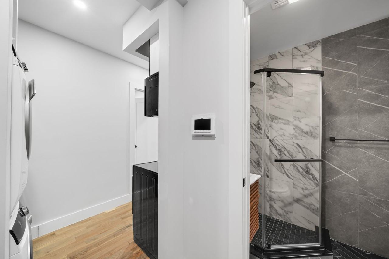 558 E191 BH LLC - Photo 3 of 37