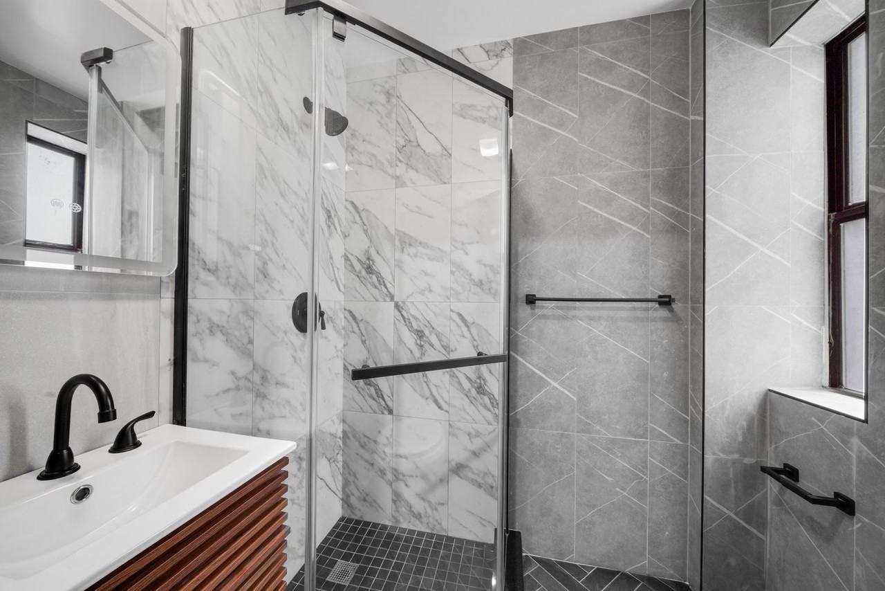 558 E191 BH LLC - Photo 5 of 37