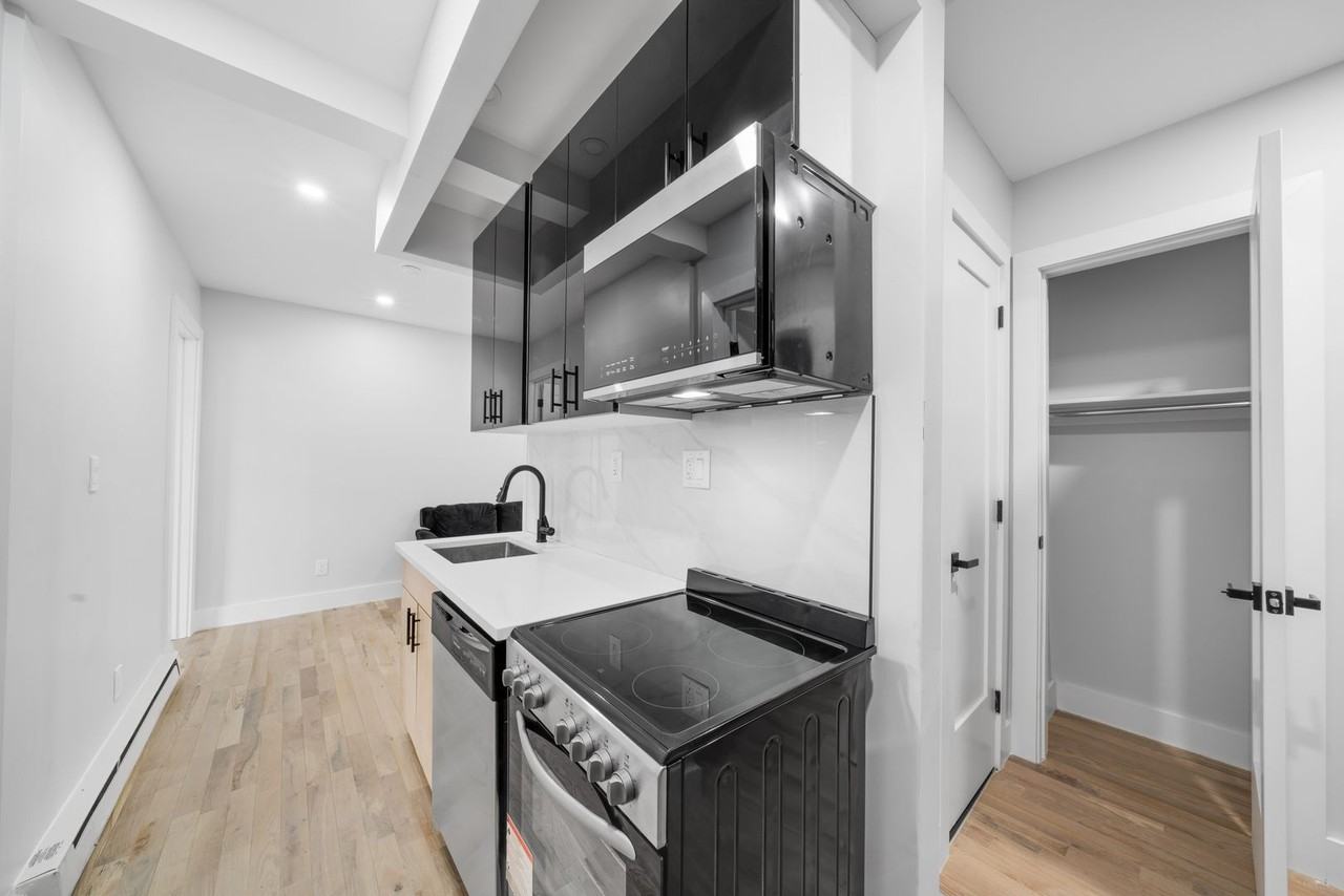 558 E191 BH LLC - Photo 6 of 37