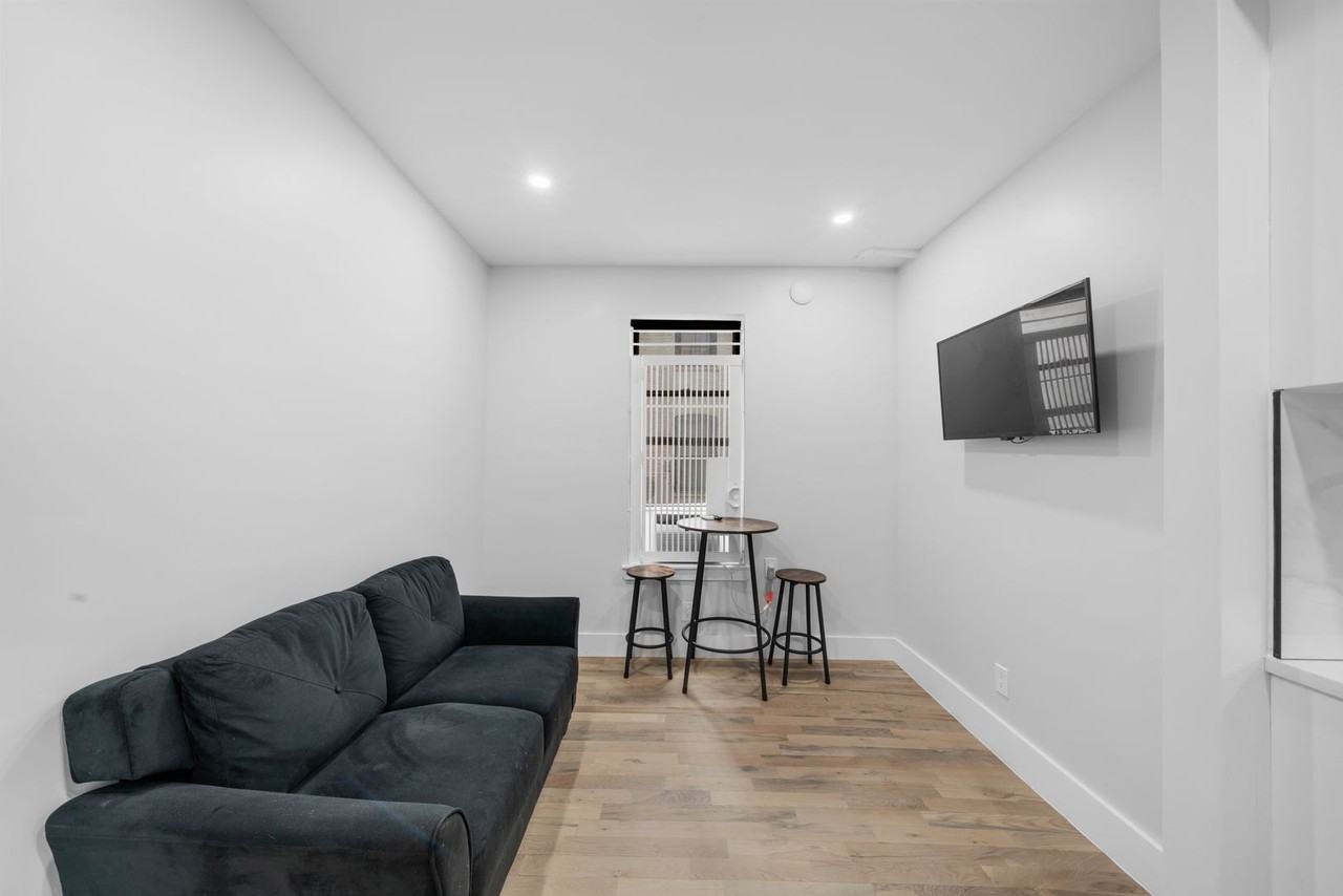 558 E191 BH LLC - Photo 7 of 37