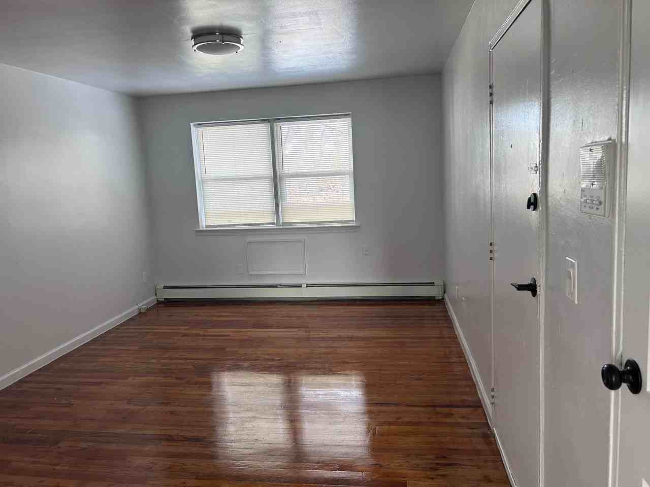 Gran Prix Apartments - Photo 4 of 9