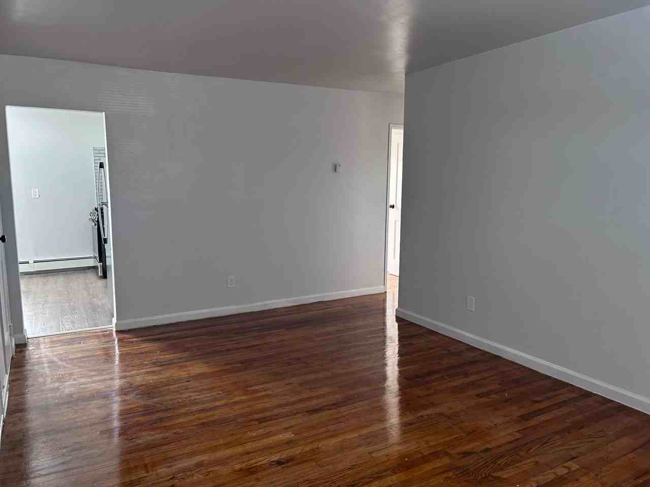 Gran Prix Apartments - Photo 5 of 9