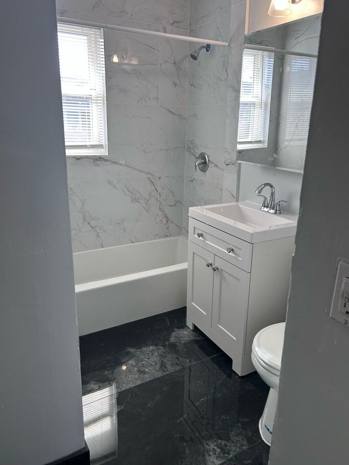 Gran Prix Apartments - Photo 7 of 9