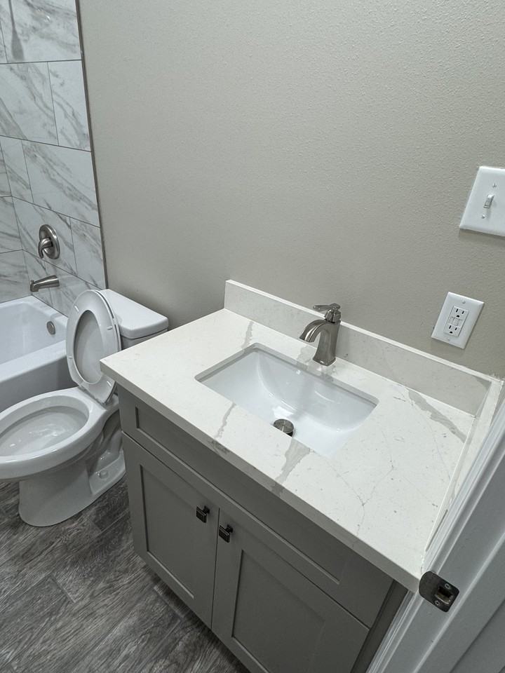 1140 Church St #B - Photo 2 of 10