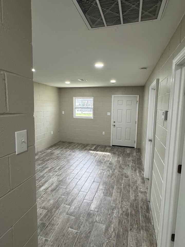 1140 Church St #B - Photo 5 of 10