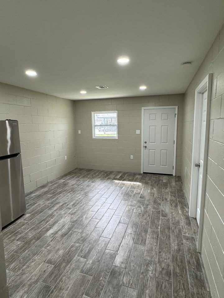 1140 Church St #B - Photo 6 of 10