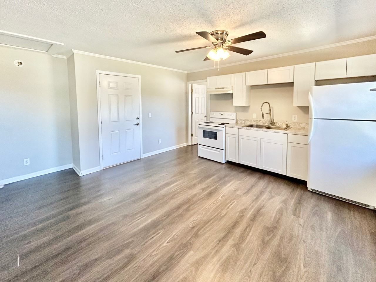 111 Calvin Ct #A - Photo 2 of 8