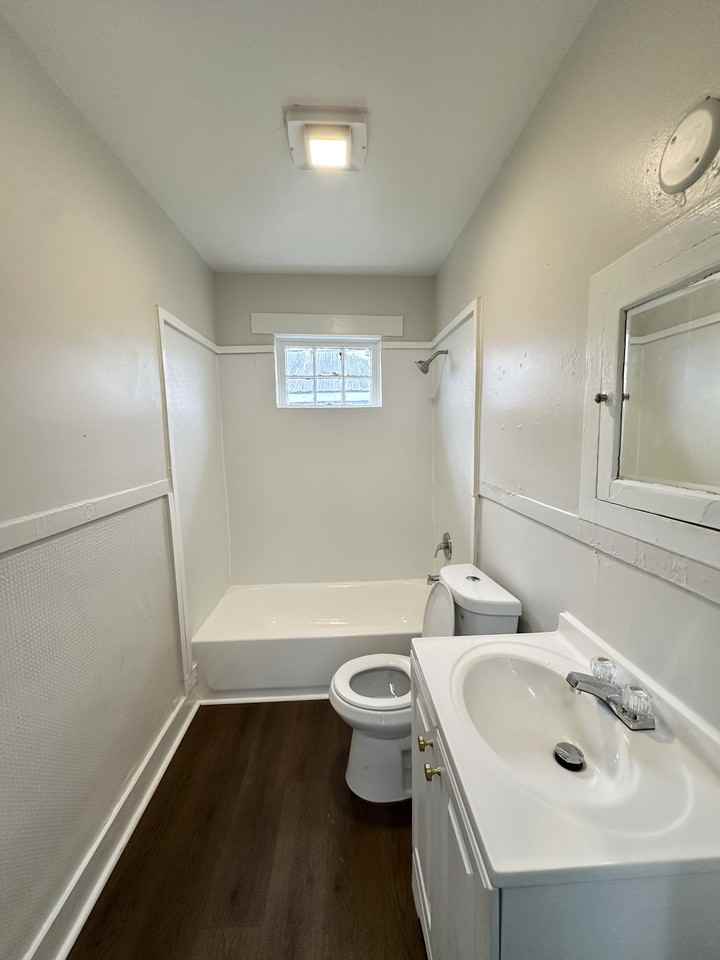 1556 Burgin Ave #1 - Photo 5 of 8