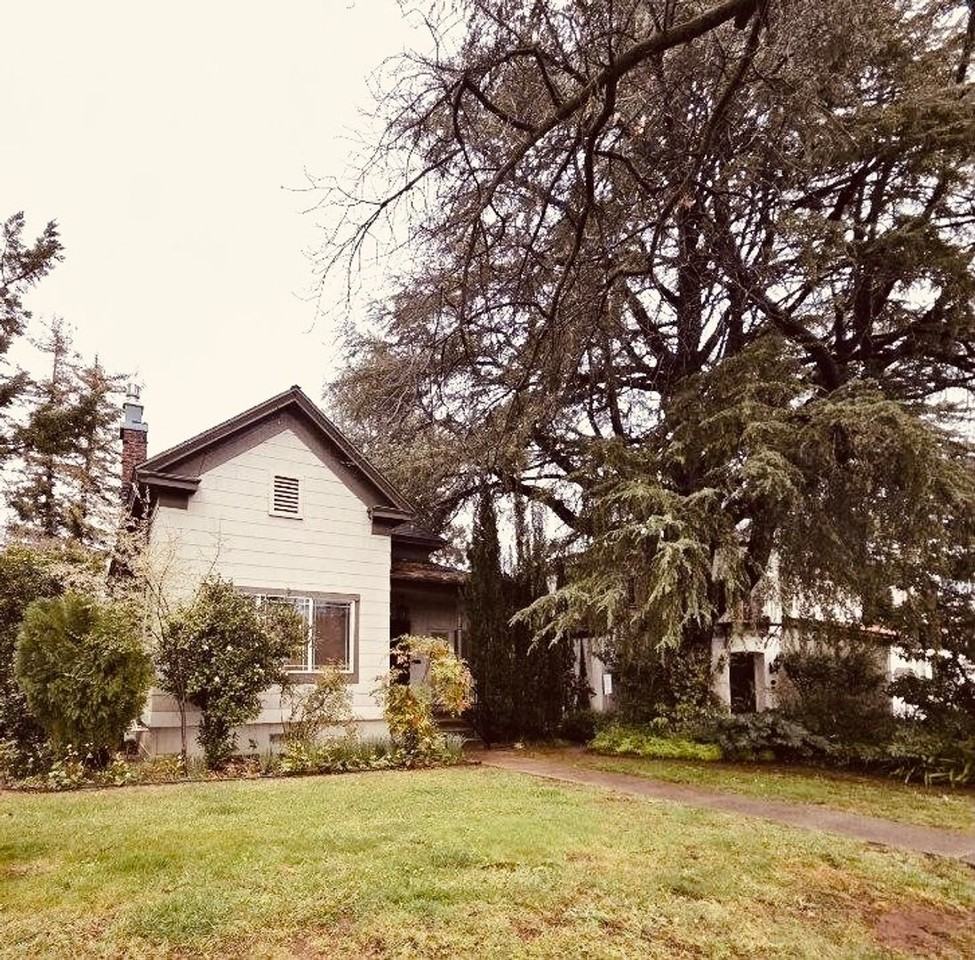 1318 Trinity St - Photo 2 of 36