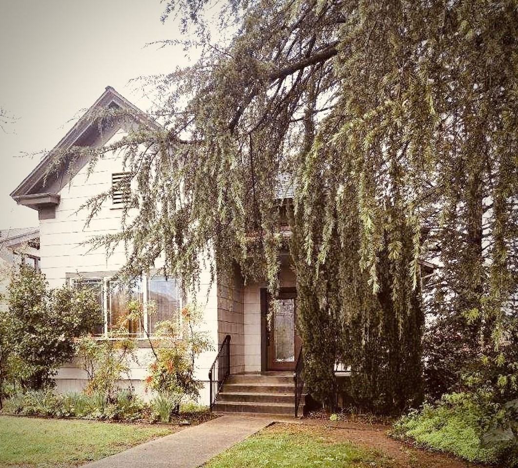 1318 Trinity St - Photo 3 of 36