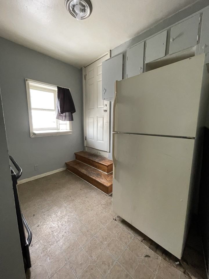 3105 W Western Ave #M3 - Photo 6 of 8