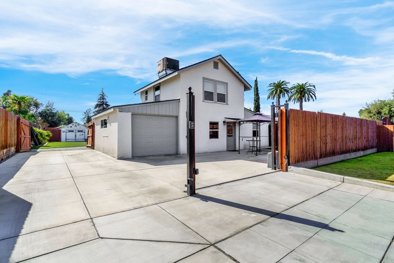 4134 N Maroa Ave #B - Photo 2 of 24