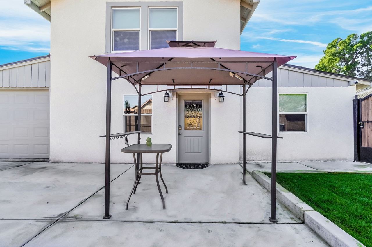 4134 N Maroa Ave #B - Photo 3 of 24