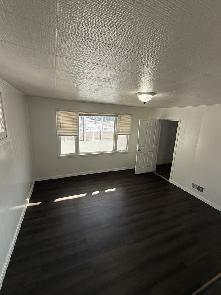 499 Sherburne Ave #1 - Photo 2 of 8