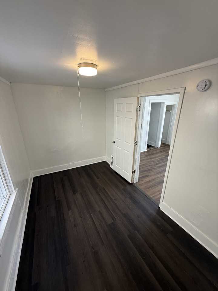 499 Sherburne Ave #1 - Photo 4 of 8