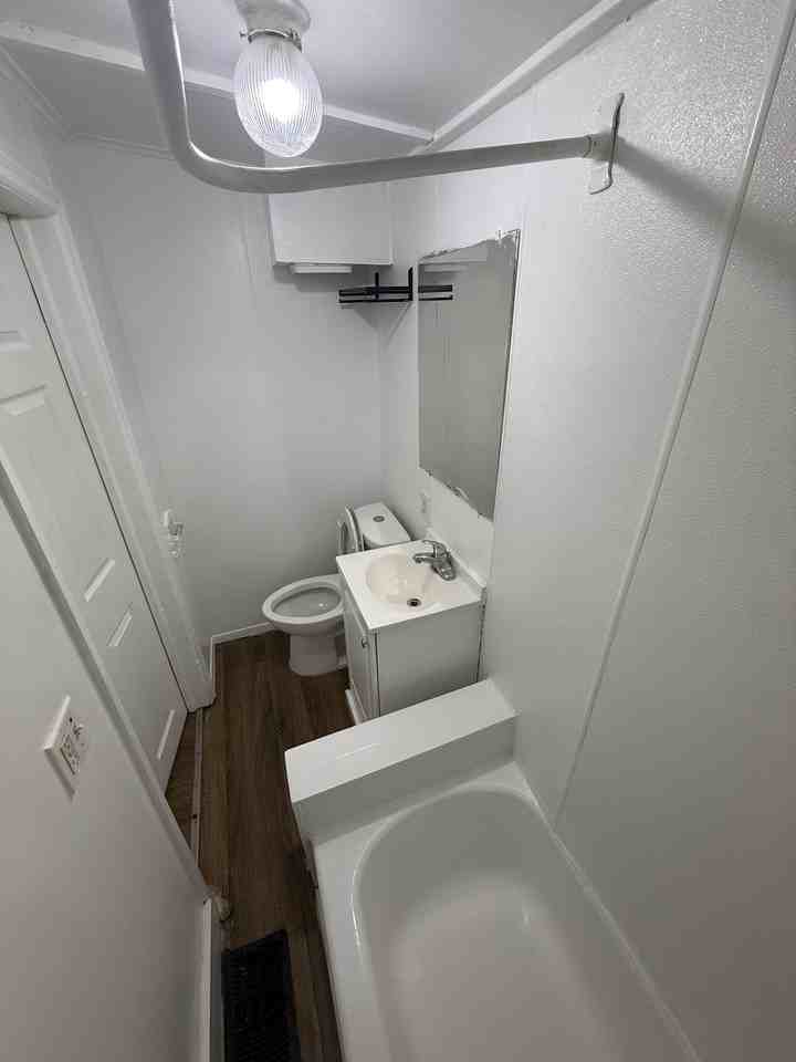 499 Sherburne Ave #1 - Photo 7 of 8