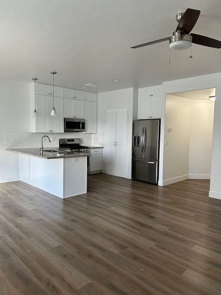 458 S 3rd W - Photo 2 of 15