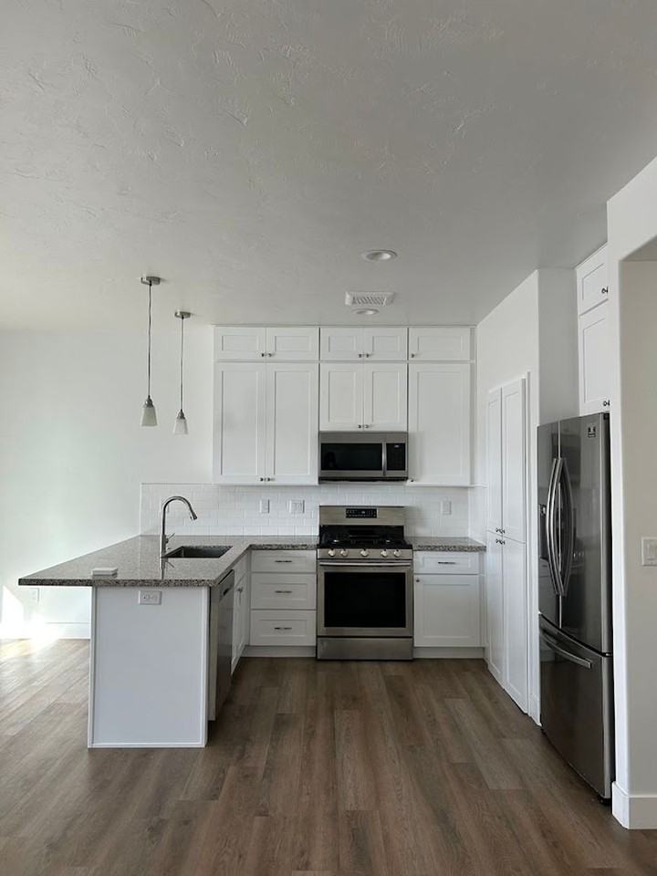 458 S 3rd W - Photo 3 of 15