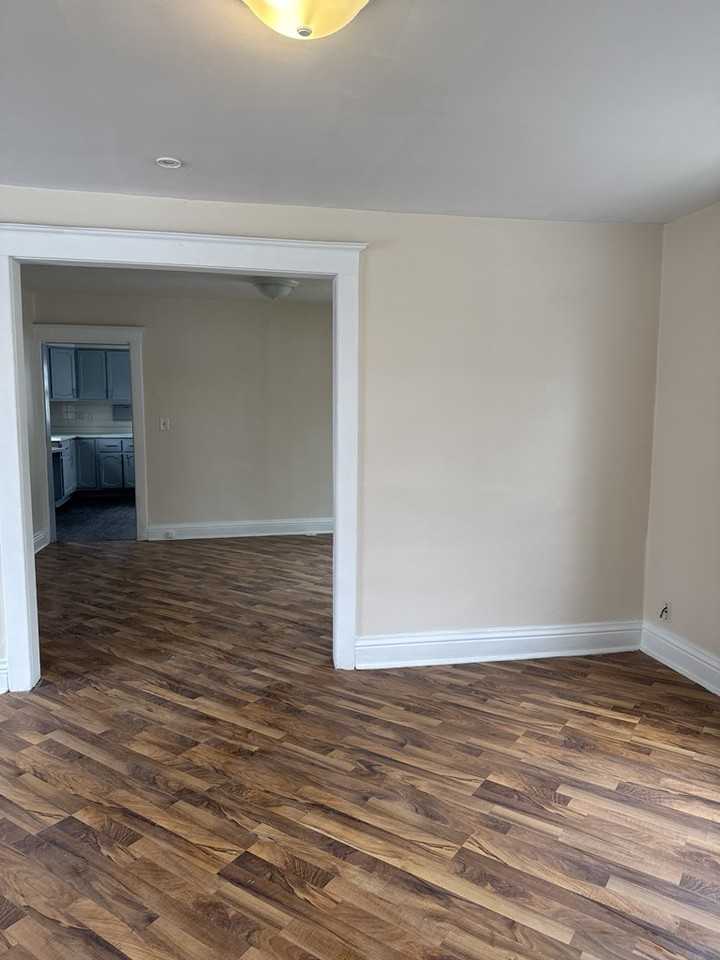742 W Homer St #1 - Photo 6 of 12