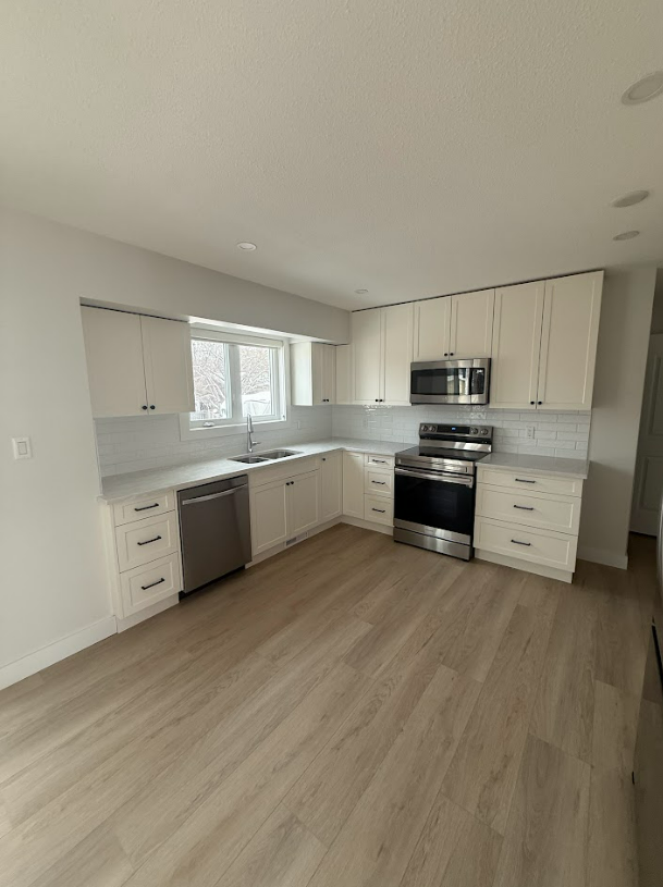 4313 42 St #1 - Photo 5 of 29