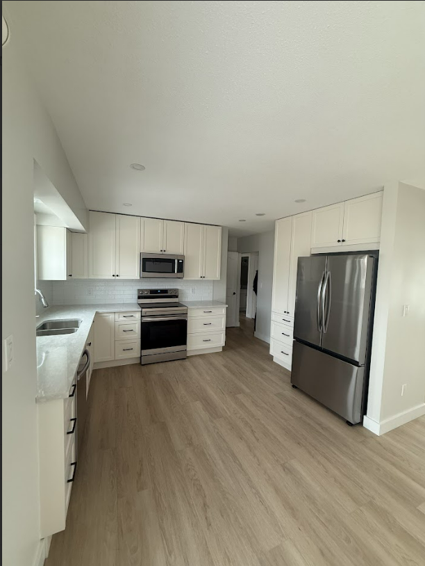 4313 42 St #1 - Photo 6 of 29