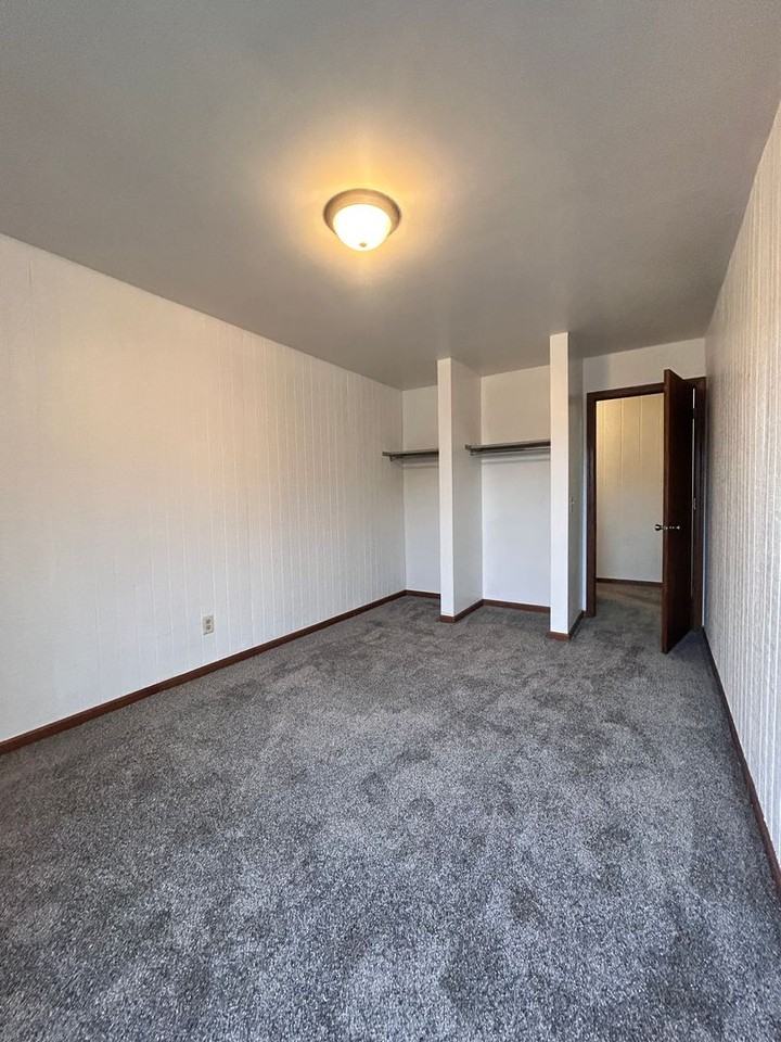 910 Richard Drive - Photo 4 of 16