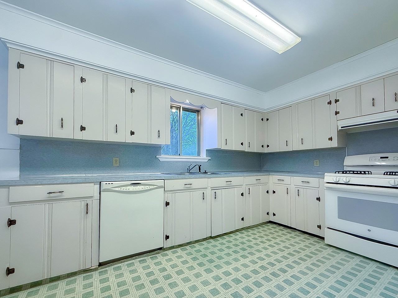 6911 W 42nd St #1 - Photo 5 of 15